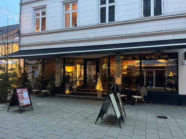 billede af cafeens facade